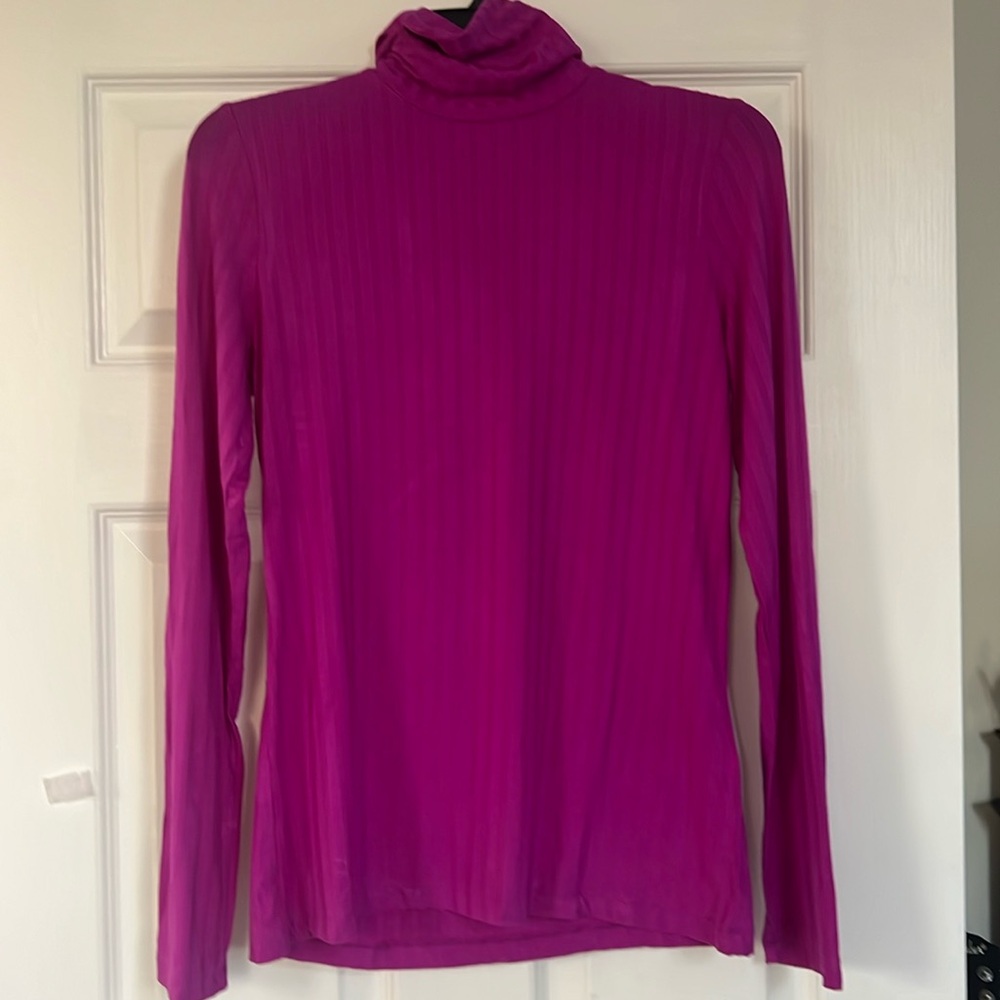 Like new! Banana Republic fuchsia tissue like turtleneck , medium
